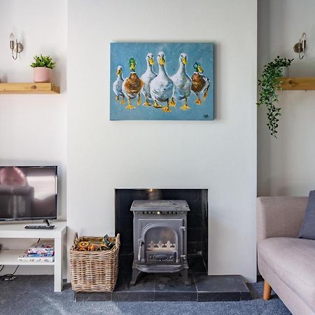 Family Friendly Cottage With Bunk Beds And Courtyard Malmesbury Exteriör bild