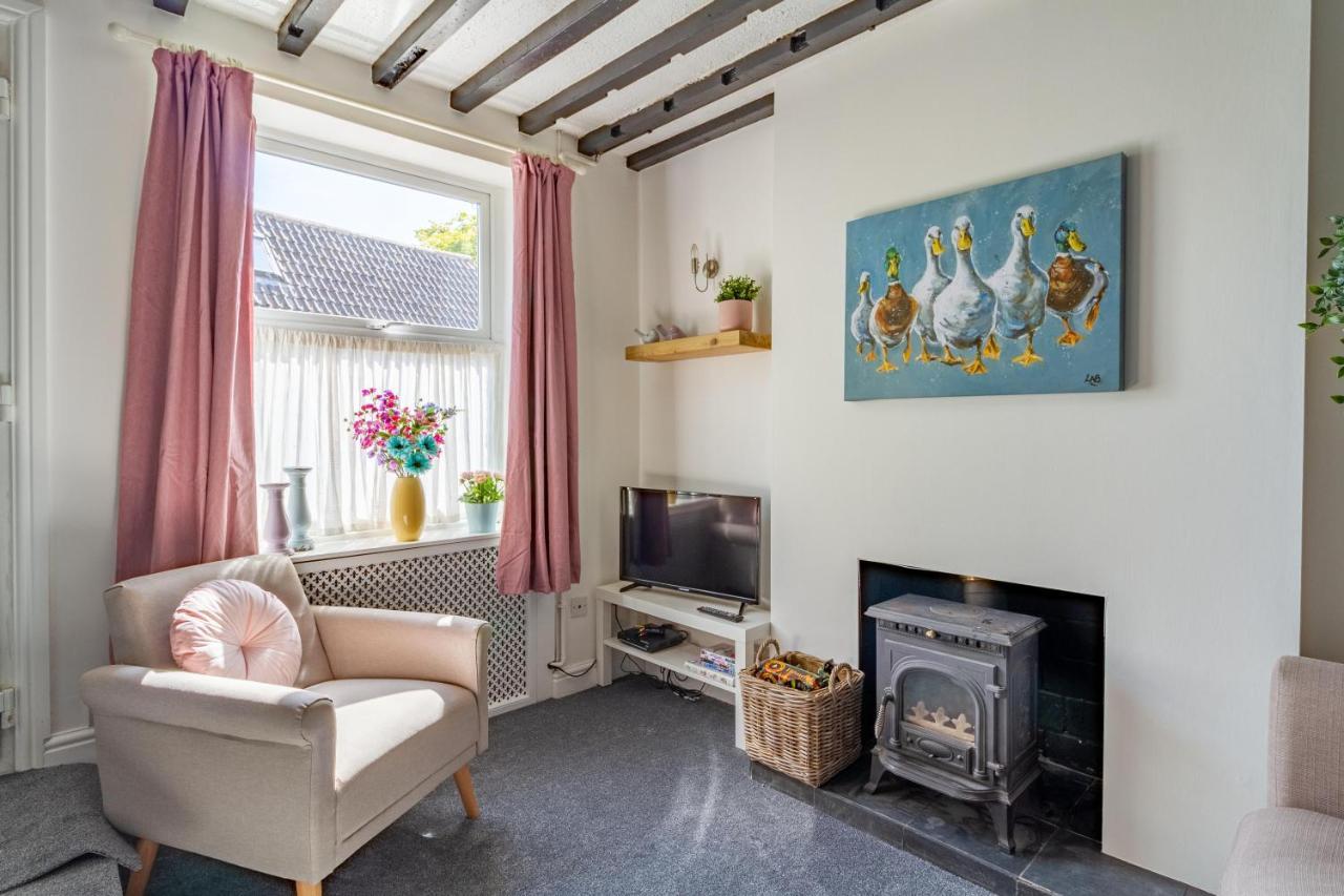 Family Friendly Cottage With Bunk Beds And Courtyard Malmesbury Exteriör bild