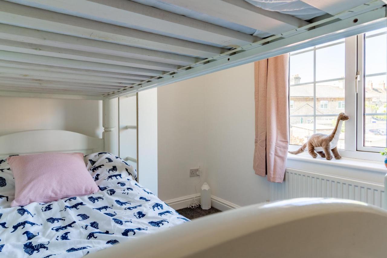 Family Friendly Cottage With Bunk Beds And Courtyard Malmesbury Exteriör bild